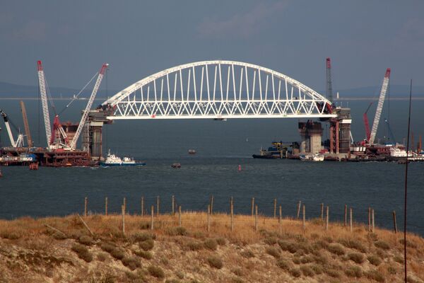 Железнодорожная арка строящегося моста через Керченский пролив Железнодорожная арка строящегося моста через Керченский пролив