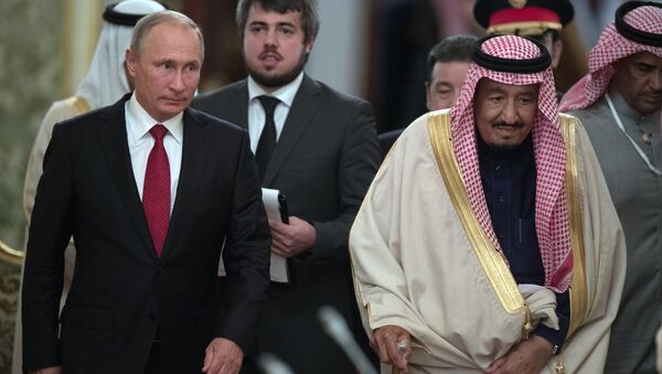 Президент РФ Владимир Путин и король Саудовской Аравии Сальман Бен Абдель Азиз Аль Сауд во время встреч. 5 октября 2017 Президент РФ Владимир Путин и король Саудовской Аравии Сальман Бен Абдель Азиз Аль Сауд во время встреч. 5 октября 2017