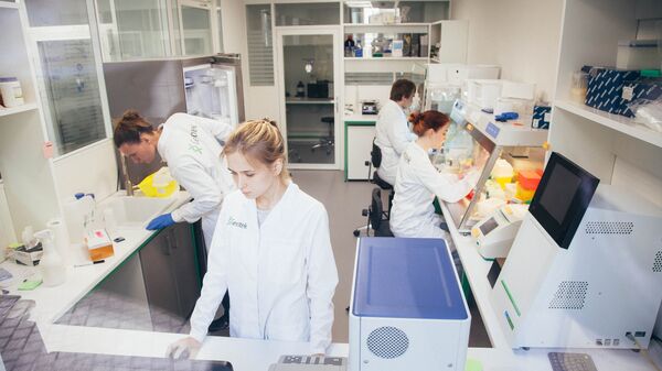 Специалисты компании Genotek в лабораториях компании в Москве Специалисты компании Genotek в лабораториях компании в Москве