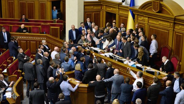 Депутаты на заседании Верховной рады Украины в Киеве Депутаты на заседании Верховной рады Украины в Киеве