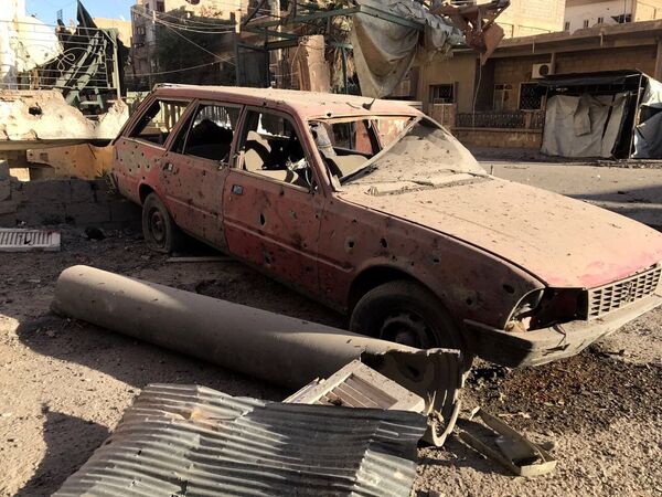 Последствия ракетного обстрела квартала Аль-Кусур в сирийском Дейр-эз-Зоре. 6 октября 2017 Последствия ракетного обстрела квартала Аль-Кусур в сирийском Дейр-эз-Зоре. 6 октября 2017