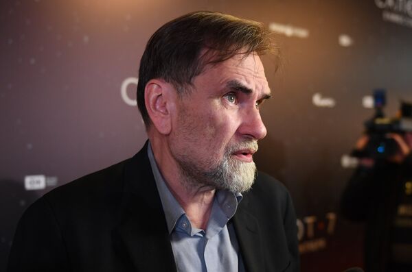 Руководитель кинокомпании СТВ, продюсер Сергей Сельянов на премьере фильма Салют-7 в кинотеатре Октябрь Руководитель кинокомпании СТВ, продюсер Сергей Сельянов на премьере фильма Салют-7 в кинотеатре Октябрь