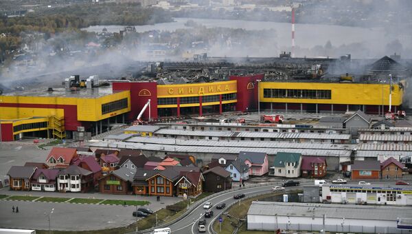 Последствия пожара на строительном рынке Синдика, расположенном у МКАД в районе Строгино. 9 октября 2017 Последствия пожара на строительном рынке Синдика, расположенном у МКАД в районе Строгино. 9 октября 2017