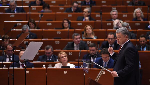 Президент Украины Петр Порошенко во время выступления на заседании ПАСЕ в Страсбурге. 11 октября 2017 Президент Украины Петр Порошенко во время выступления на заседании ПАСЕ в Страсбурге. 11 октября 2017