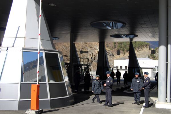 Автомобильный пункт пропуска Верхний Ларс на грузино-российской границе Автомобильный пункт пропуска Верхний Ларс на грузино-российской границе