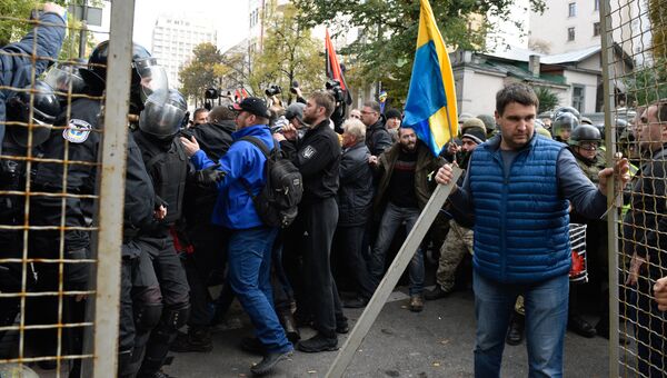 Участники акции протеста у здания Верховной рады Украины в Киеве Участники акции протеста у здания Верховной рады Украины в Киеве