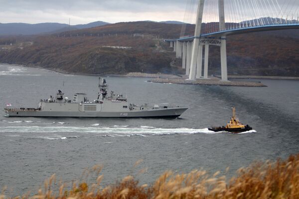 Фрегат ВМС Индии Саптура, прибывший во Владивосток для участия в международных российско-индийских межвидовых учениях Индра – 2017. 19 октября 2017 Фрегат ВМС Индии Саптура, прибывший во Владивосток для участия в международных российско-индийских межвидовых учениях Индра – 2017. 19 октября 2017