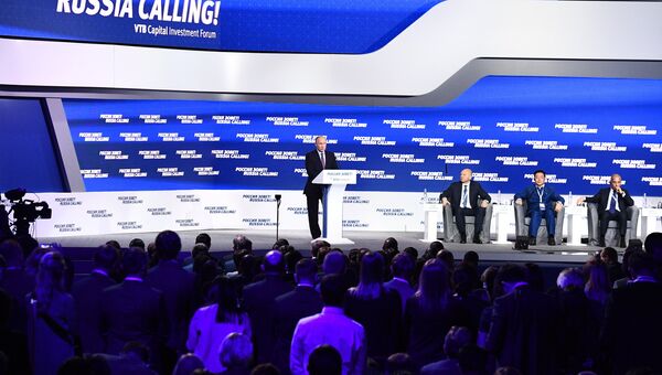 Владимир Путин выступает на пленарной сессии инвестиционного форума ВТБ Капитал Россия зовет!. 24 октября 2017 Владимир Путин выступает на пленарной сессии инвестиционного форума ВТБ Капитал Россия зовет!. 24 октября 2017
