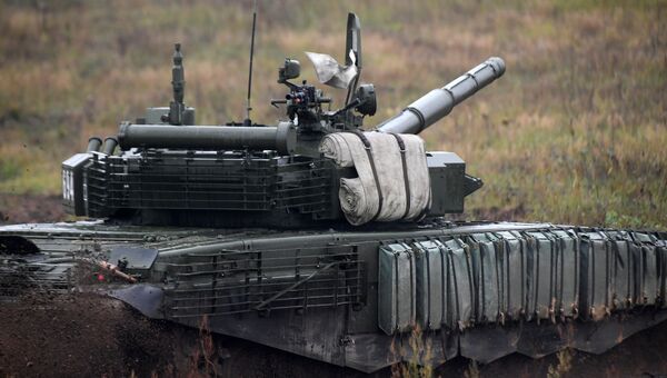Танк Т-72Б3 на полигоне в Минской области во время совместных стратегических учений Белоруссии и России Запад-2017 Танк Т-72Б3 на полигоне в Минской области во время совместных стратегических учений Белоруссии и России Запад-2017