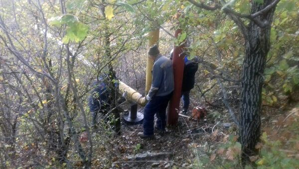 Аварийная служба на месте повреждения газопровода возле села Виноградное под Алуштой. 1 ноября 2017 Аварийная служба на месте повреждения газопровода возле села Виноградное под Алуштой. 1 ноября 2017