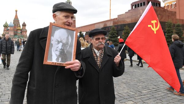 Возложение цветов к Мавзолею В.И. Ленина на Красной площади Возложение цветов к Мавзолею В.И. Ленина на Красной площади