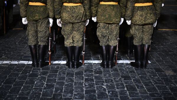 Военнослужащие во время репетиции марша, посвященного 76-й годовщине военного парада на Красной площади 7 ноября 1941 года Военнослужащие во время репетиции марша, посвященного 76-й годовщине военного парада на Красной площади 7 ноября 1941 года
