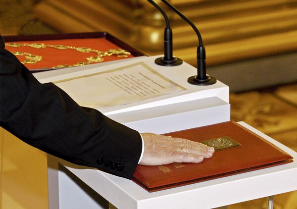 Официальное вступление в должность президента России Владимира Путина Официальное вступление в должность президента России Владимира Путина