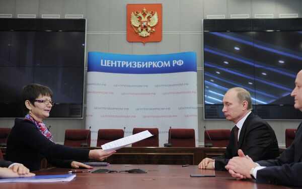 Председатель правительства РФ Владимир Путин в Центральной избирательной комиссии России во время подачи документов для регистрации в качестве кандидата в президенты на предстоящих 4 марта 2012 года выборах главы государствf Председатель правительства РФ Владимир Путин в Центральной избирательной комиссии России во время подачи документов для регистрации в качестве кандидата в президенты на предстоящих 4 марта 2012 года выборах главы государствf