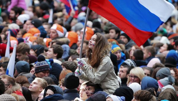 Посетители перед началом митинг-концерта Россия объединяет! на большой спортивной арене Лужники в Москве. 4 ноября 2017 Посетители перед началом митинг-концерта Россия объединяет! на большой спортивной арене Лужники в Москве. 4 ноября 2017