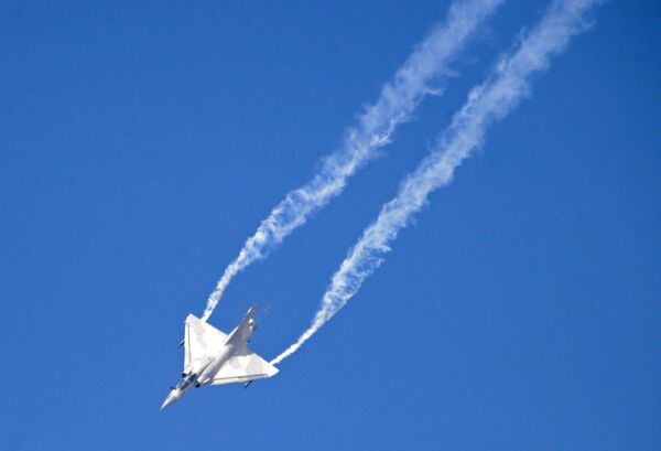 Французский многоцелевой истребитель четвёртого поколения Mirage 2000 во время демонстрационного полета на Международной авиационно-космической выставке Dubai Airshow 2017 Французский многоцелевой истребитель четвёртого поколения Mirage 2000 во время демонстрационного полета на Международной авиационно-космической выставке Dubai Airshow 2017