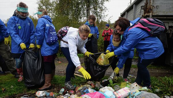 Томские активисты ОНФ приняли участие в уборке Петровского кедровника Томские активисты ОНФ приняли участие в уборке Петровского кедровника