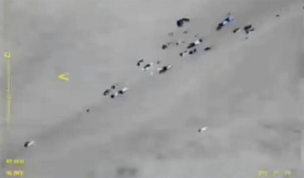 Автомобильная колонна боевиков ИГ (террористическая организация, запрещена в РФ), выходящих из Аль-Букемаля в сторону сирийско-иракской границы Автомобильная колонна боевиков ИГ (террористическая организация, запрещена в РФ), выходящих из Аль-Букемаля в сторону сирийско-иракской границы