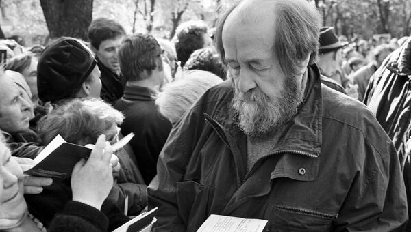 Писатель Александр Солженицын. Архивное фото Писатель Александр Солженицын. Архивное фото