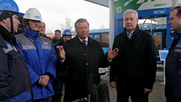 Председатель совета директоров ПАО Газпром Виктор Зубков и мэр Москвы Сергей Собянин на церемонии введения в эксплуатацию новой газонаполнительной компрессорной станции Газпром в Москве. 16 ноября 2017 Председатель совета директоров ПАО Газпром Виктор Зубков и мэр Москвы Сергей Собянин на церемонии введения в эксплуатацию новой газонаполнительной компрессорной станции Газпром в Москве. 16 ноября 2017