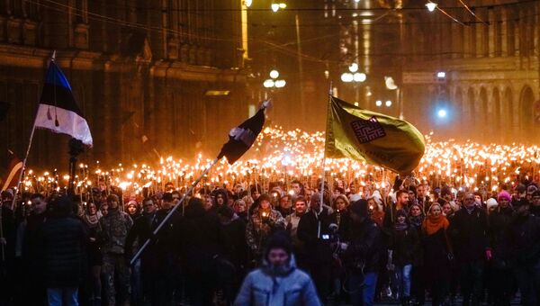 Факельное шествие в Риге в честь Дня независимости Факельное шествие в Риге в честь Дня независимости