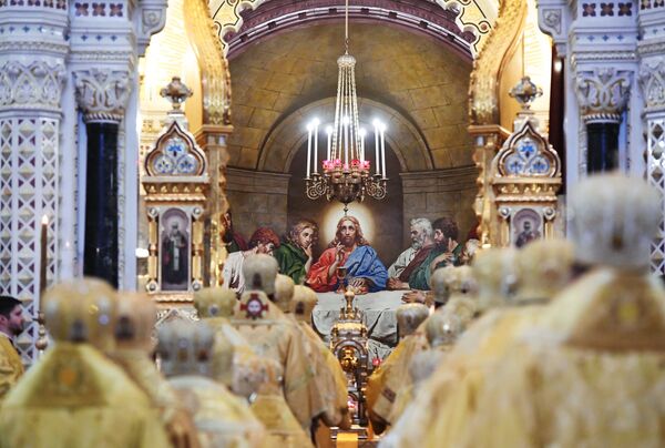 Литургия в храме Христа Спасителя Литургия в храме Христа Спасителя