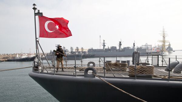 Корабль турецкого военно-морского флота TCG Turgutreis во время учений НАТО в Румынии Корабль турецкого военно-морского флота TCG Turgutreis во время учений НАТО в Румынии