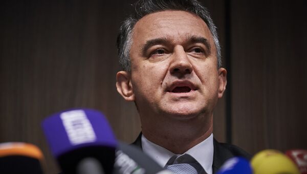 Дарко Младич во время пресс-конференции после того, как МТБЮ вынес приговор сербскому генералу Ратко Младичу. 22 ноября 2017 Дарко Младич во время пресс-конференции после того, как МТБЮ вынес приговор сербскому генералу Ратко Младичу. 22 ноября 2017
