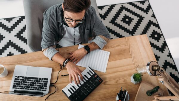 Композитор за работой Композитор за работой