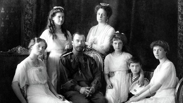 Российский Император Николай II, Императрица Александра Федоровна, Великие княжны Ольга, Татьяна, Мария, Анастасия, цесаревич Алексей Российский Император Николай II, Императрица Александра Федоровна, Великие княжны Ольга, Татьяна, Мария, Анастасия, цесаревич Алексей