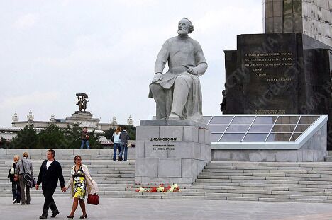 Открылась обновленная Аллея космонавтов Открылась обновленная Аллея космонавтов
