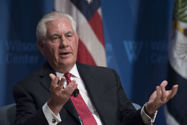 Госсекретарь США Рекс Тиллерсон во время выступления в Wilson Center в Вашингтоне. 28 ноября 2017 Госсекретарь США Рекс Тиллерсон во время выступления в Wilson Center в Вашингтоне. 28 ноября 2017