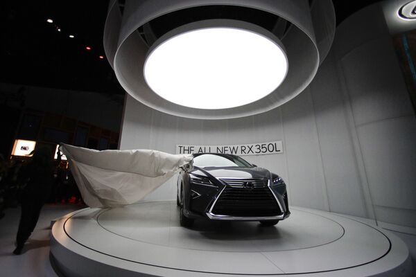 Lexus RX 350L на автосалоне в Лос-Анджелесе Lexus RX 350L на автосалоне в Лос-Анджелесе