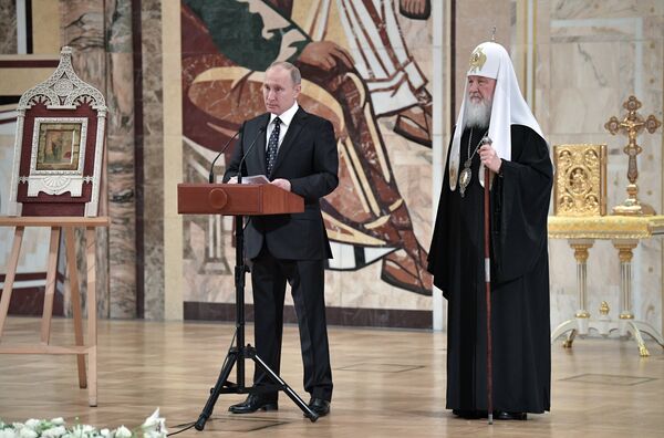 Президент РФ Владимир Путин и патриарх Московский и всея Руси Кирилл на заседании Архиерейского собора Русской православной церкви. 1 декабря 2017 Президент РФ Владимир Путин и патриарх Московский и всея Руси Кирилл на заседании Архиерейского собора Русской православной церкви. 1 декабря 2017