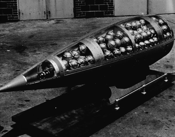 Головная часть американской ракеты MGR-1, наполненная контейнерами с зарином Головная часть американской ракеты MGR-1, наполненная контейнерами с зарином