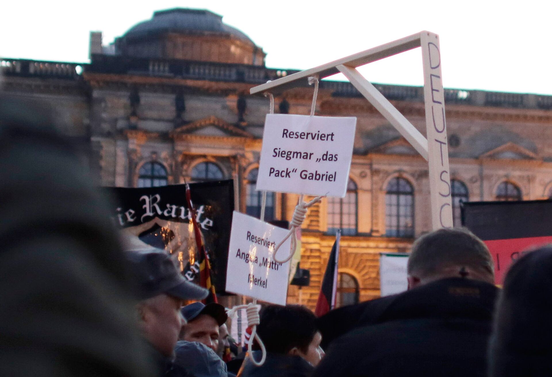 Активисты движения PEGIDA проводят акцию протеста в Дрездене Активисты движения PEGIDA проводят акцию протеста в Дрездене - РИА Новости, 1920, 29.10.2020