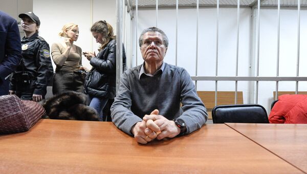 Алексей Улюкаев перед выступлением с последним словом на заседании в Замоскворецком суде. 7 декабря 2017 Алексей Улюкаев перед выступлением с последним словом на заседании в Замоскворецком суде. 7 декабря 2017