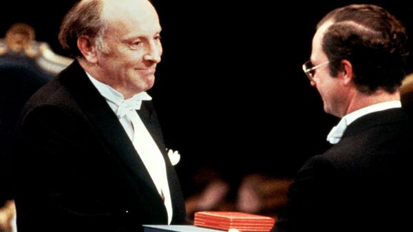 Иосиф Бродский на вручении Нобелевской премии по литературе. 10 декабря 1987 Иосиф Бродский на вручении Нобелевской премии по литературе. 10 декабря 1987