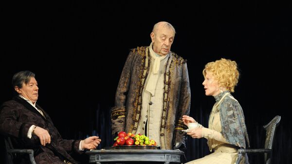 Александр Збруев, Леонид Броневой и Александра Захарова во время генеральной репетиции спектакля Вишневый сад в театре Ленком Александр Збруев, Леонид Броневой и Александра Захарова во время генеральной репетиции спектакля Вишневый сад в театре Ленком