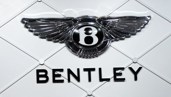 Эмблема Bentley. Архивное фото Эмблема Bentley. Архивное фото