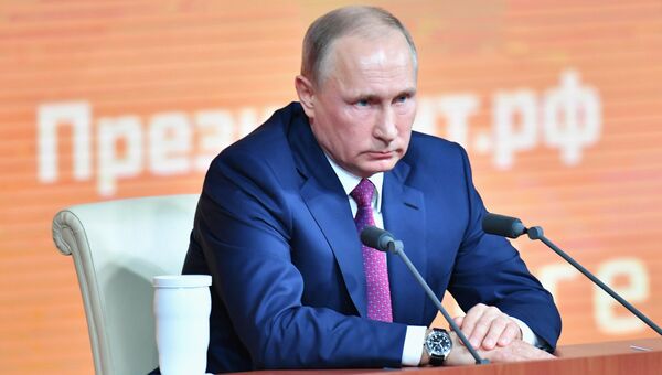 Президент РФ Владимир Путин во время большой ежегодной пресс-конференции Президент РФ Владимир Путин во время большой ежегодной пресс-конференции