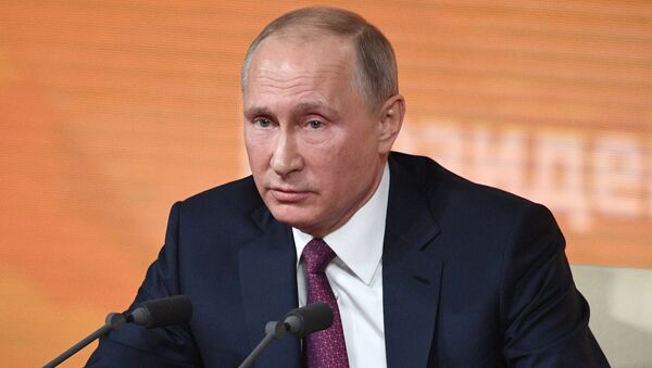 Президент РФ Владимир Путин во время большой ежегодной пресс-конференции Президент РФ Владимир Путин во время большой ежегодной пресс-конференции