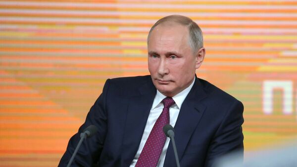 Президент РФ Владимир Путин во время большой ежегодной пресс-конференции. Архивное фото Президент РФ Владимир Путин во время большой ежегодной пресс-конференции. Архивное фото