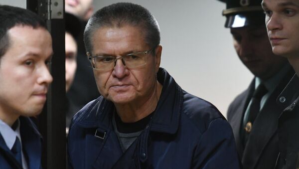 Алексей Улюкаев во время оглашения приговора в Замоскворецком суде Москвы Алексей Улюкаев во время оглашения приговора в Замоскворецком суде Москвы