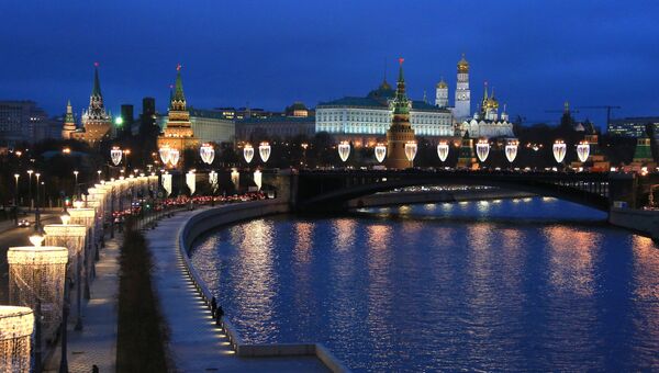 Новогодняя иллюминация на Большом Каменном мосту в Москве Новогодняя иллюминация на Большом Каменном мосту в Москве