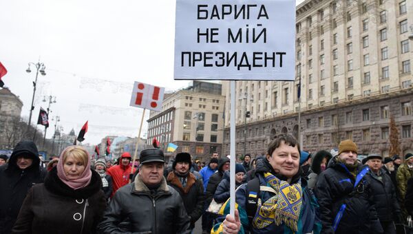 Участники митинга сторонников Михаила Саакашвили в центре Киева за принятие закона об импичменте украинского президента Петра Порошенко. 17 декабря 2017 Участники митинга сторонников Михаила Саакашвили в центре Киева за принятие закона об импичменте украинского президента Петра Порошенко. 17 декабря 2017