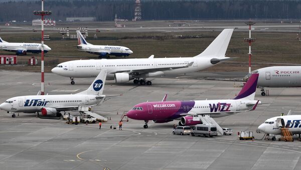 Самолет авиакомпании Wizz Air, совершивший первый рейс по маршруту Москва-Дебрецен, в аэропорту Внуково Самолет авиакомпании Wizz Air, совершивший первый рейс по маршруту Москва-Дебрецен, в аэропорту Внуково
