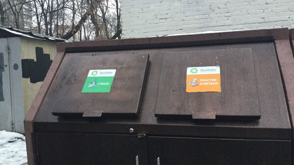 Контейнеры для раздельного сбора мусора в Москве. Архивное фото