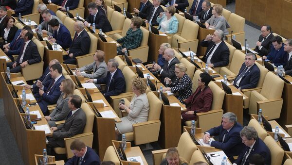 Депутаты на пленарном заседании Госдумы РФ. Архивное фото Депутаты на пленарном заседании Госдумы РФ. Архивное фото