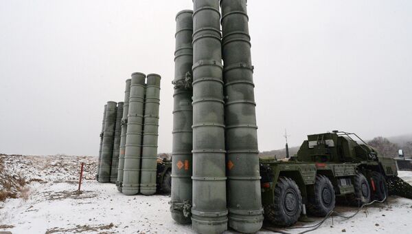 Зенитные ракетные комплексы С-400 Триумф. Архивное фото Зенитные ракетные комплексы С-400 Триумф. Архивное фото